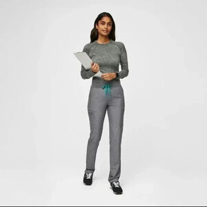 Figs Scrub Set Yola™ Skinny Scrub Pants 2.0 grey And Catrina Three Pocket Top